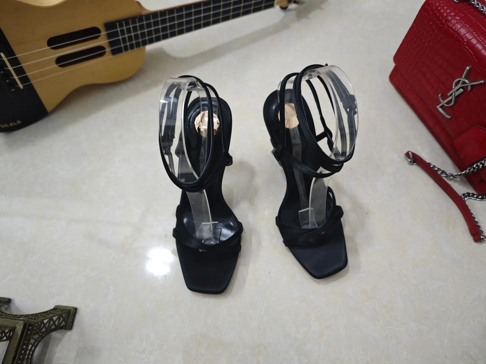 👟👟Ex-factory price 540👟👟【Saint Laurent】Yves Saint Laurent, high-heeled YSL high heels💃2025 early spring counter synchronizes the latest styles, YSL, decoration👠 Classic and high-quality glamorous masterpieces, the hottest autumn and winter series in the counter, with temperament, fashion, classic and attractive design style 😌The effect on the feet is particularly beautiful〰️, the materials are imported from Italy 🇮🇹 calf, imported black sheepskin, lining, and foot pads; sheepskin, stiletto high heels, size 35-41 (34.41.42 must be customized, non-refundable) outsole; imported genuine leather outsole, with full counter packaging
